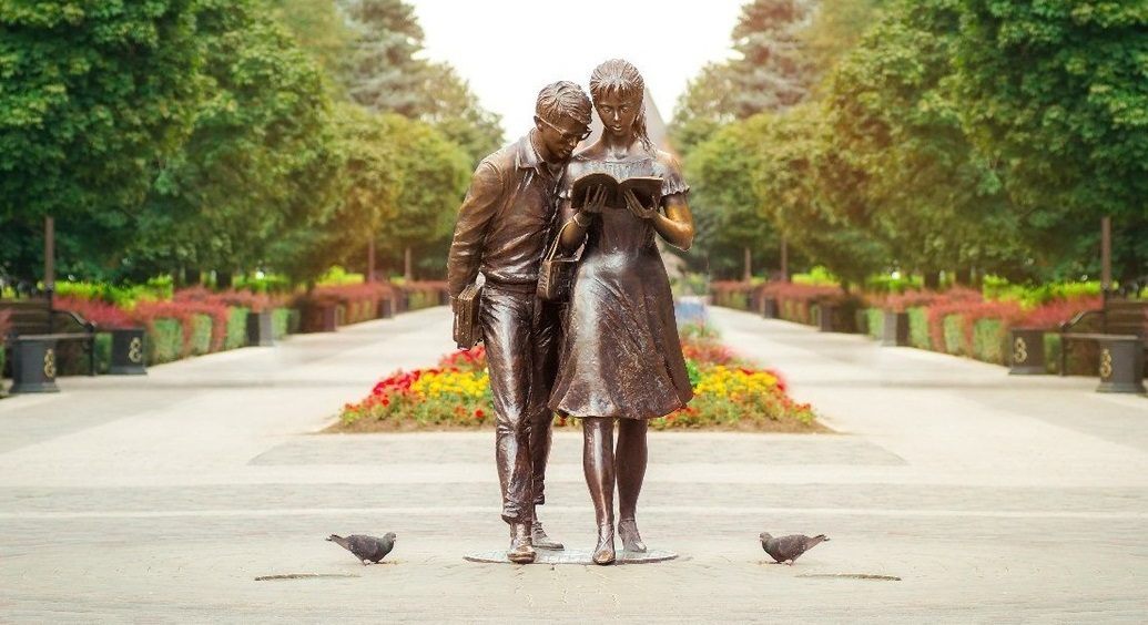 Шурик и Лида (скульптура-памятник), улица Красная, Краснодар