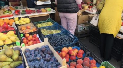 Палатка с овощами и фруктами в ЖК Московском